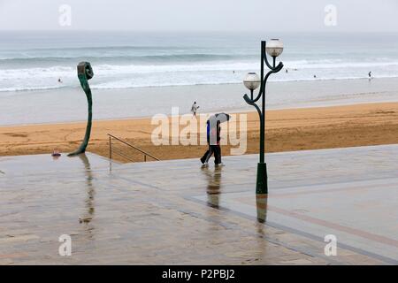Spain, Basque Country, Guipuscoa, Zarautz, Itsasertza Street, beach of Zarauz Stock Photo
