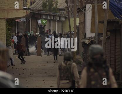 Crowd of Kashmiri Muslims shout Pro Palestine and Religious slogans ...