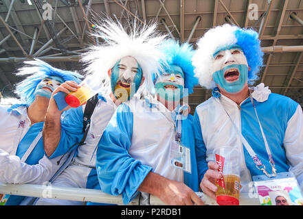 Moscow, Russia. 16th Jun, 2018. Argentina- Iceland, Soccer, Moscow, June 16, 2018 Fans mit costumes and colorful paintings ARGENTINA - ICELAND FIFA WORLD CUP 2018 RUSSIA, Season 2018/2019,  June 16, 2018 S p a r t a k Stadium in Moscow, Russia.  © Peter Schatz / Alamy Live News Stock Photo