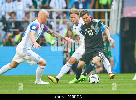 Moscow, Russia. 16th Jun, 2018. Argentina- Iceland, Soccer, Moscow, June 16, 2018 Lionel MESSI, Argentina  10  compete for the ball, tackling, duel, header against  Birkir BJARNASON, ISL 8  ARGENTINA - ICELAND FIFA WORLD CUP 2018 RUSSIA, Season 2018/2019,  June 16, 2018 S p a r t a k Stadium in Moscow, Russia.  © Peter Schatz / Alamy Live News Stock Photo