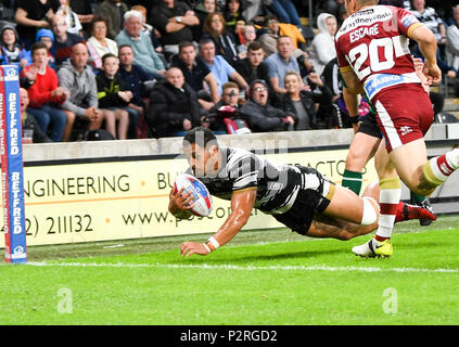 Hull, UK. Saturday 16th June 2018 , The KCOM Stadium, Hull, England; Betfred Super League, Hull FC v Wigan Warriors; Hull FC's Bureta Faraimo scores a try Credit: News Images /Alamy Live News Stock Photo