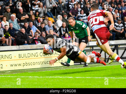 Hull, UK. Saturday 16th June 2018 , The KCOM Stadium, Hull, England; Betfred Super League, Hull FC v Wigan Warriors; Hull FC's Bureta Faraimo scores a try Credit: News Images /Alamy Live News Stock Photo