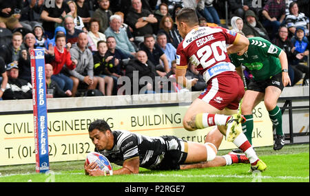 Hull, UK. Saturday 16th June 2018 , The KCOM Stadium, Hull, England; Betfred Super League, Hull FC v Wigan Warriors; Hull FC's Bureta Faraimo scores a try Credit: News Images /Alamy Live News Stock Photo