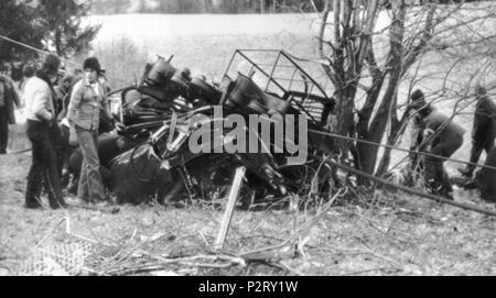 . Italiano: Incidente della funivia del Cermis del 9 marzo 1976 English ...