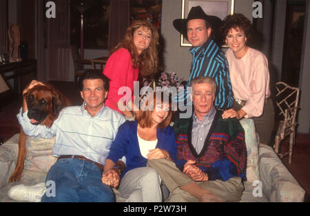 LOS ANGELES, CA - OCTOBER 15: (L-R) Bear the dog (Dreyfuss on the show), actor David Leisure, actress Park Overall, actress Dinah Manoff, actor Richard Mulligan, Recording Artist Garth Brooks and actress Kristy McNichol pose for photos on the set of 'Empty Nest' television show filming 'Country Weston' episode, which aired on November 2, 1991, at Sunset Gower Studios on October 15, 1991 in Los Angeles, California. Photo by Barry King/Alamy Stock Photo Stock Photo