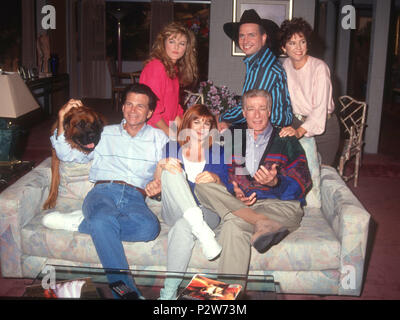 LOS ANGELES, CA - OCTOBER 15: (L-R) Bear the dog (Dreyfuss on the show), actor David Leisure, actress Park Overall, actress Dinah Manoff, actor Richard Mulligan, Recording Artist Garth Brooks and actress Kristy McNichol pose for photos on the set of 'Empty Nest' television show filming 'Country Weston' episode, which aired on November 2, 1991, at Sunset Gower Studios on October 15, 1991 in Los Angeles, California. Photo by Barry King/Alamy Stock Photo Stock Photo