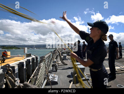 https://l450v.alamy.com/450v/p2wxcd/160803-n-kr702-386-pearl-harbor-august-3-2016-midshipman-madeline-kanne-throws-a-line-to-the-pier-from-the-arleigh-burke-class-guided-missile-destroyer-uss-shoup-ddg-86-as-the-ship-arrives-at-joint-base-pearl-harbor-hickam-during-rim-of-the-pacific-2016-twenty-six-nations-more-than-40-ships-and-submarines-more-than-200-aircraft-and-25000-personnel-are-participating-in-rimpac-from-june-30-to-aug-4-in-and-around-the-hawaiian-islands-and-southern-california-the-worlds-largest-international-maritime-exercise-rimpac-provides-a-unique-training-opportunity-that-helps-participants-fos-p2wxcd.jpg