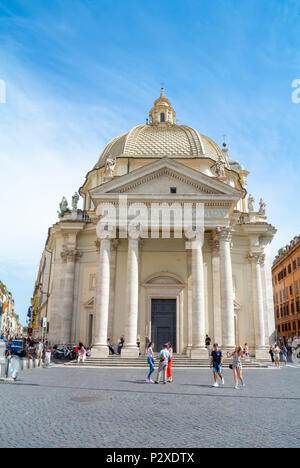 Tourists by the Santa Maria in Montesanto church, Pincio Hill, Piazza del Popolo, Rome, Italy, Europe. Stock Photo