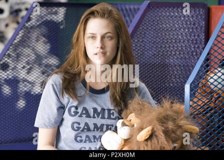 Original Film Title: ADVENTURELAND.  English Title: ADVENTURELAND.  Film Director: GREG MOTTOLA.  Year: 2009.  Stars: KRISTEN STEWART. Copyright: Editorial inside use only. This is a publicly distributed handout. Access rights only, no license of copyright provided. Mandatory authorization to Visual Icon (www.visual-icon.com) is required for the reproduction of this image. Credit: SIDNEY KIMMEL ENTERTAINMENT / Album Stock Photo