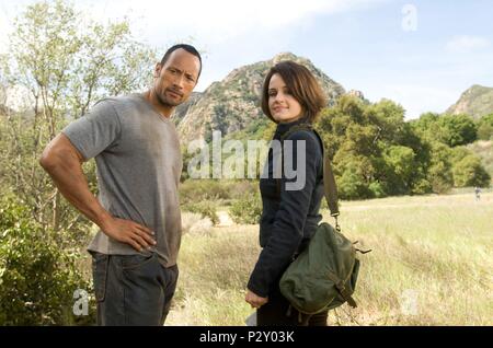Original Film Title: RACE TO WITCH MOUNTAIN.  English Title: RACE TO WITCH MOUNTAIN.  Film Director: ANDY FICKMAN.  Year: 2009.  Stars: THE ROCK; CARLA GUGINO. Credit: WALT DISNEY PICTURES / PHILLIPS, RON / Album Stock Photo