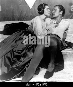 Original Film Title: THE ADVENTURES OF DON JUAN.  English Title: THE ADVENTURES OF DON JUAN.  Film Director: VINCENT SHERMAN.  Year: 1948.  Stars: ERROL FLYNN; VIVECA LINDFORS. Credit: WARNER BROS/FIRST NATIONAL / Album Stock Photo