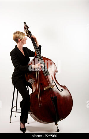 double bass jazz pizzicato