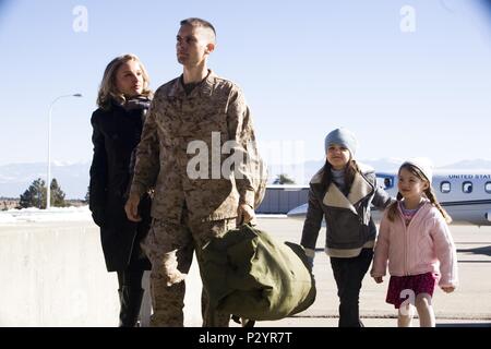 Original Film Title: BROTHERS.  English Title: BROTHERS.  Film Director: JIM SHERIDAN.  Year: 2009.  Stars: NATALIE PORTMAN; TOBEY MAGUIRE; BAILEE MADISON; TAYLOR GEARE. Credit: PALOMAR PICTURES / Album Stock Photo