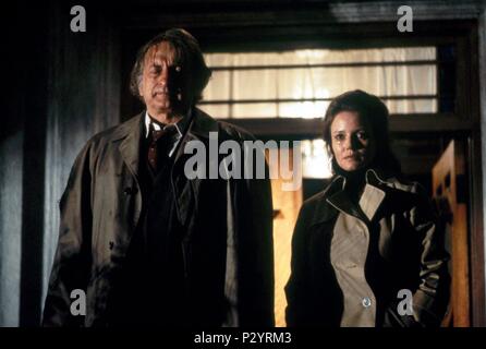 Original Film Title: THE CHANGELING.  English Title: THE CHANGELING.  Film Director: PETER MEDAK.  Year: 1980.  Stars: GEORGE C. SCOTT; TRISH VAN DEVERE. Credit: PAN CANADIAN/ASSOC.FILM DISTRIBUTORS / Album Stock Photo