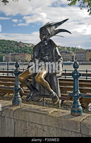 Little Princess  statue sitting on the railings of the Danube promenade in Budapest, Hungary, Budapest, Europe, Stock Photo