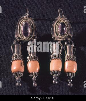 PENDIENTES DE PLATA Y AMBAR. Location: EGYPTIAN MUSEUM, KAIRO, EGYPT. Stock Photo