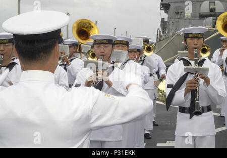 Rita, Guam (Dec. 19,2004) - A Republic of Korean Navy Chief Petty Officer directs the shipÕs band assigned to the Republic of Korea destroyer Yang Man Choon (DDH 973), during the ceremonies to welcome the Korean ships to the Stock Photo