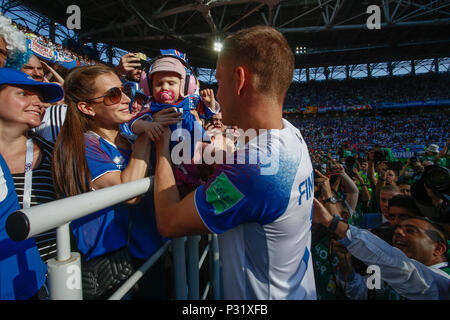 Moscow, Russia. 16th June, 2018. Twisted before the game between Argentina and Iceland valid for the first round of group D of the 2018 World Cup, held at the Spartak stadium in Moscow, Russia Credit: Thiago Bernardes/Pacific Press/Alamy Live News Stock Photo