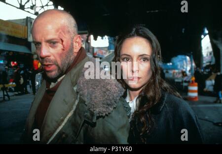 Original Film Title: TWELVE MONKEYS.  English Title: TWELVE MONKEYS.  Film Director: TERRY GILLIAM.  Year: 1995.  Stars: BRUCE WILLIS; MADELEINE STOWE. Credit: TRISTAR PICTURES / Album Stock Photo