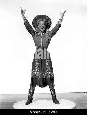 Original Film Title: ANNIE GET YOUR GUN.  English Title: ANNIE GET YOUR GUN.  Film Director: GEORGE SIDNEY.  Year: 1950.  Stars: BETTY HUTTON. Credit: M.G.M / Album Stock Photo