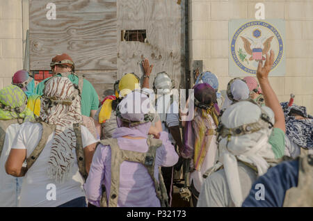 Paratroopers Of Company B, 1/505 Parachute Infantry Regiment, 3rd ...