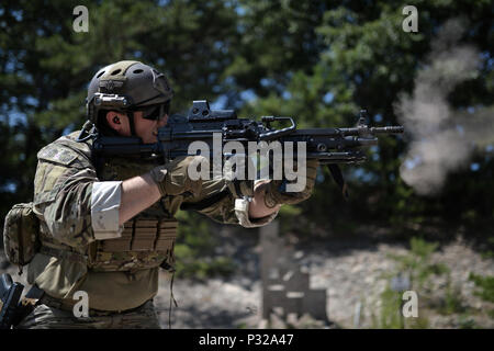 WESTHAMPTON BEACH, NY - Senior Airman Christopher Reiter, a Combat Arms Training and Maintenance Instructor with the 106th Rescue Wing Security Forces Squadron fires the M249 Squad Automatic Weapon during a training event at the Suffolk County Range in Westhampton Beach, NY on August 24, 2016.    Security Forces members regularly train on the use and upkeep of these weapons, in addition to the M4 carbine and M9 pistol.    (US Air National Guard / Staff Sergeant Christopher S. Muncy / released) Stock Photo