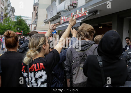 Frankfurt, Germany. 17th June 2018. Counter protesters surround leaving right-wing protesters shout at them and give them the middle finger. Around 50 right-wing protesters followed the call of Heidi Mund, the former organiser of the FRAGIDA protest in Frankfurt, to use the newly styled 'Tag der Patrioten' (Day of the Patriots), to protest against the government and refugees outside the St. Paul's Church in Frankfurt, a symbol for German Democracy. The protest was part of a larger movement of different right-wing organisations to change the former Day of German Unity (17. June) to a Day of the Stock Photo