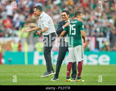 Moscow, Russia, 17 June 2018. Germany - Mexico, Soccer, Moscow, June 17, 2018 Juan Carlos OSORIO, MEX coach,  Cheering, joy, emotions, celebrating, laughing, cheering, rejoice, tearing up the arms, clenching the fist,  GERMANY - MEXICO FIFA WORLD CUP 2018 RUSSIA, Group F, Season 2018/2019,  June 17, 2018 L u z h n i k i Stadium in Moscow, Russia.  © Peter Schatz / Alamy Live News Stock Photo