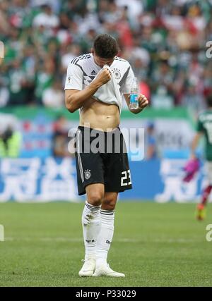 Moscow, Russland. 17th June, 2018. firo: 17.06.2018, Moscow, Football, Soccer,  Germany - Mexico, Mexico 0: 1 Mario GOMEZ, disappointment, GER, after whistle | usage worldwide Credit: dpa/Alamy Live News Stock Photo