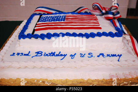 New York National Guard Soldiers and Airmen celebrate the Army’s birthday during a ceremony at the New York National Guard Headquarters in Latham, N.Y. on June 14, 2018. New York Army National Guard members celebrated the 243rd birthday of the United States Army. (U.S. Army National Guard photo by Capt. Jean Marie Kratzer) Stock Photo
