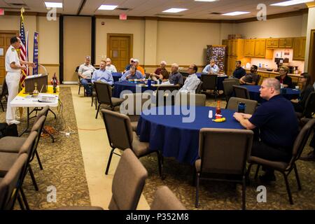 180615-N-SH284-0014 CHATTANOOGA, Tenn. (June 15, 2018) Cmdr. Paul Seitz, commanding officer, USS Tennessee (SSBN 734) blue crew, and Broomfield, Colo., native, provides a look into what the Navy is doing today during a presentation for the Chattanooga Breakfast Rotary Club at the Rivermont Presbyterian Church during Chattanooga Navy Week. Navy Weeks are designed to connect the public with Navy Sailors, programs and equipment throughout the country. Every year, America's Navy comes home to approximately 15 cities across the country to show Americans why having a strong Navy is critical to the A Stock Photo