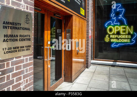 Amnesty International HQ Headquarters at 25 New Inn Yard, London EC2A 3EA, also the Amnesty International Human Rights Action Center Refugees Welcome Stock Photo