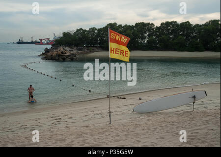 Singapore, Republic of Singapore, Badegaeste on Siloso beach on the island of Sentosa Stock Photo