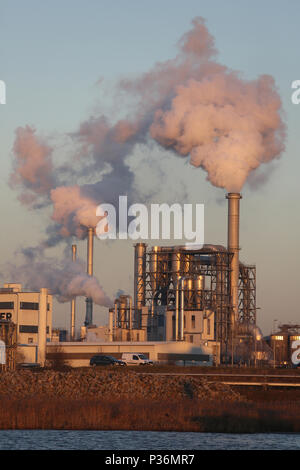 30.12.2016, Wismar, Mecklenburg-West Pomerania, Germany - Smoking chimneys of the industrial plant Klausner Nordic Timber. 00S161230D133CAROEX.JPG [MO Stock Photo