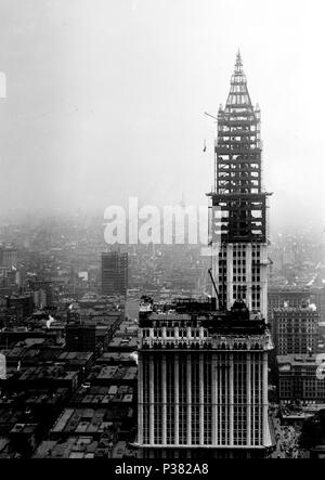 . English: The Woolworth Building in New York City under construction. This building, when opened in 1913, became the tallest building in the world and remained so until 40 Wall Street (also in New York City) opened in 1930. circa 1912. Bain News Service 4 Woolworth Building Under Construction Restored Stock Photo