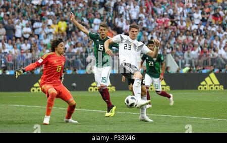 Moscow, Russland. 17th June, 2018. firo: 17.06.2018, Moscow, Soccer, Football,  Germany - Mexico, Mexico 0: 1 Chance Mario GOMEZ, GER, versus goalkeeper Guillermo Ochoa | usage worldwide Credit: dpa/Alamy Live News Stock Photo