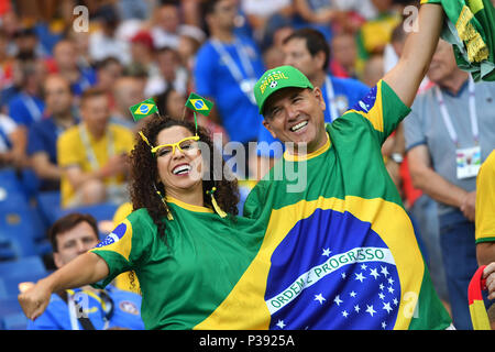 Rostov On Don, Russland. 17th June, 2018. brazilian fans, football fans, husband and wife. Brazil (BRA) -Switzerland (SUI) 1-1, Preliminary Round, Group E, match 09, on 17.06.2018 in Rostov-on-Don, Rostov Arena. Football World Cup 2018 in Russia from 14.06. - 15.07.2018. | usage worldwide Credit: dpa/Alamy Live News Stock Photo