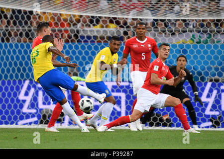 Rostov On Don, Russland. 17th June, 2018. goalchance FERNANDINHO (BRA), action, shot. Brazil (BRA) -Switzerland (SUI) 1-1, Preliminary Round, Group E, match 09, on 17.06.2018 in Rostov-on-Don, Rostov Arena. Football World Cup 2018 in Russia from 14.06. - 15.07.2018. | usage worldwide Credit: dpa/Alamy Live News Stock Photo