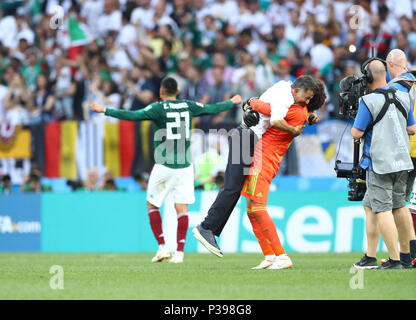 Moscow, Russia. 17th June, 2018. Guillermo Ochoa (MEX) celebrates with head coach Juan Carlos Osorio after the FIFA World Cup Russia 2018 Group F match between Germany 0-1 Mexico at Luzhniki Stadium in Moscow, Russia, June 17, 2018. Credit: Kenzaburo Matsuoka/AFLO/Alamy Live News Stock Photo