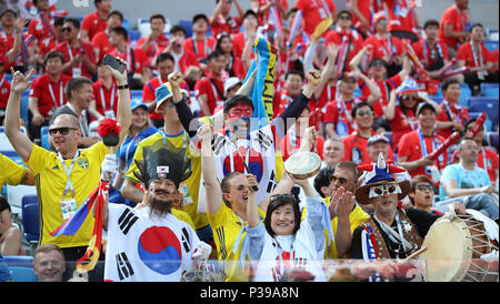Nizhny Novgorod, Russia. 18th June, 2018. Fans cheer prior to a group F match between Sweden and South Korea at the 2018 FIFA World Cup in Nizhny Novgorod, Russia, June 18, 2018. Credit: Wu Zhuang/Xinhua/Alamy Live News Stock Photo