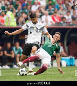 Moscow, Russland. 17th June, 2018. Sami KHEDIRA l. (GER) in duels versus Hector HERRERA (MEX), Action, Germany (GER) - Mexico (MEX), Preliminary Group F, Game 11, on 17.06.2018 in Moscow, Football World Cup 2018 in Russia from 14.06. - 15.07.2018. | usage worldwide Credit: dpa/Alamy Live News Stock Photo