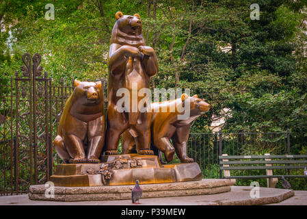 Pigeon poses in front of the Group of Bears sculpture, by Paul Manship, in Central park, Manhattan, New York City Stock Photo