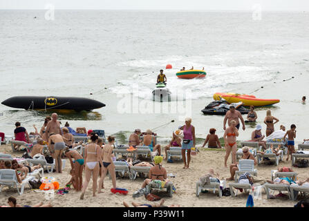 Odessa, Ukraine, Badegaeste on Arcadia Beach Stock Photo