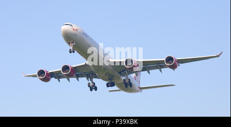 Virgin Atlantic Airbus a340 G-VBUG on final approach to London-Heathrow Airport LHR Stock Photo