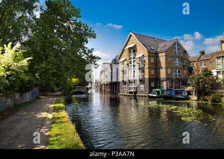 Houses along the towpath by the Regents Canal, on Hormead Road, near Westbourne Park, London, UK Stock Photo