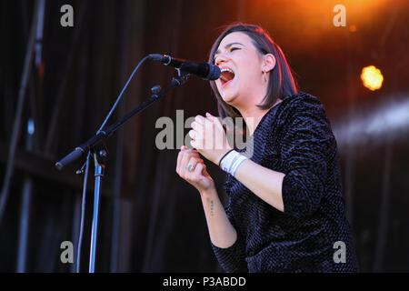 Norway, Oslo - June 16, 2018. The English singer and songwriter Nadine Shah performs a live concert during the Norwegian music festival Piknik i Parken 2018 in Oslo (Photo credit: Gonzales Photo - Stian S. Moller). Stock Photo