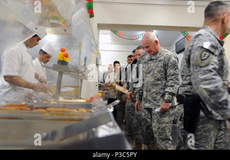 KABUL, Afghanistan – Lt. Gen. Thomas G. Miller, commanding general First Army, center, studies the food choices in the “GOAT” dining facility at Camp Eggers, Afghanistan, before a strategy dinner on Dec. 10, 2009. The meeting was hosted by Lt. Gen. William B. Caldwell, IV, commander NATO Training Mission – Afghanistan, and included Maj. Gen. Michael Bednarek, commander First Army Division East, Brig. Gen. Gary S. Patton, assistant commanding general, programs, and Brig. Simon Levey, commander Combined Training Advisory Group. The generals discussed better utilization of reserve military forces Stock Photo
