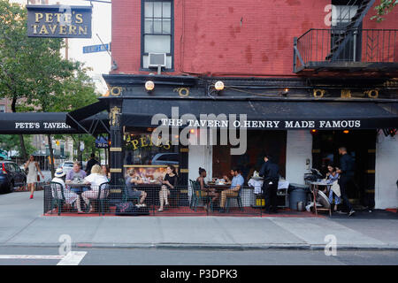 Pete's Tavern, 129 E 18th St, New York, NY. exterior storefront of a restaurant, and sidewalk cafe in the neighborhood of Manhattan. Stock Photo