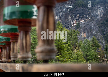 The majestic Tiger's Nest monastery hanging on the cliff side of Taktsang Paro Stock Photo