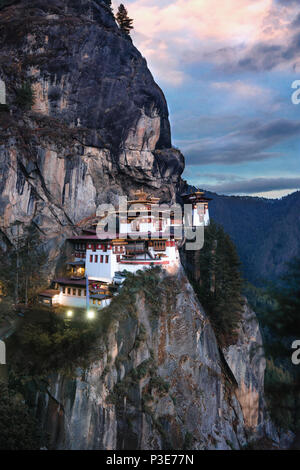 The majestic Tiger's Nest monastery hanging on the cliff side of Taktsang Paro Stock Photo